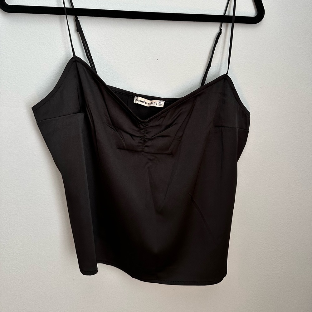 Black cropped tank